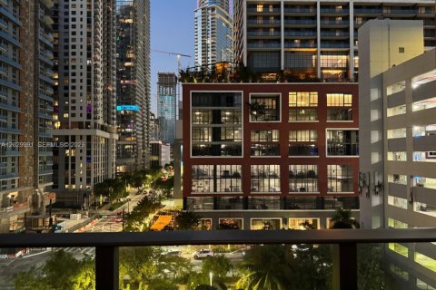 Condominio en Miami, Florida, 1 dormitorio  № 2084952
