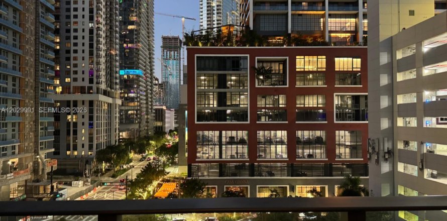 Condominio en Miami, Florida, 1 dormitorio  № 2084952