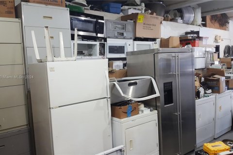 Propiedad comercial en venta en Miami, Florida № 1985038 - foto 10