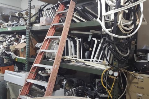 Propiedad comercial en venta en Miami, Florida № 1985038 - foto 11