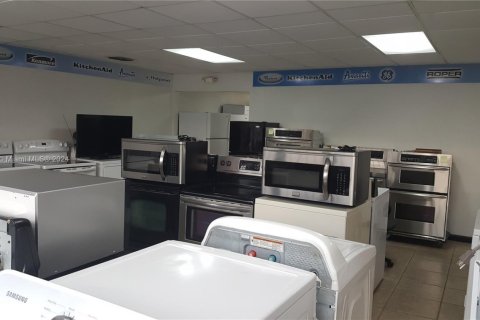 Propiedad comercial en venta en Miami, Florida № 1985038 - foto 8