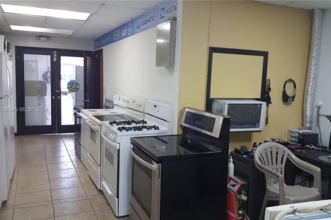 Propiedad comercial en venta en Miami, Florida № 1985038 - foto 6