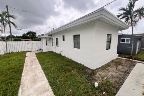 Studio in Hallandale Beach, Florida № 2246735 - photo 2