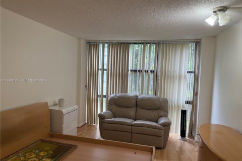 Condo in Sunny Isles Beach, Florida, 1 bedroom  № 2001506 - photo 7