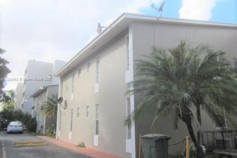 Condominio en alquiler en Miami, Florida, 1 dormitorio, 46.08 m2 № 1748049 - foto 1