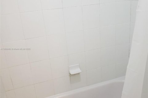 Condominio en alquiler en Miami, Florida, 1 dormitorio, 46.08 m2 № 1748049 - foto 11