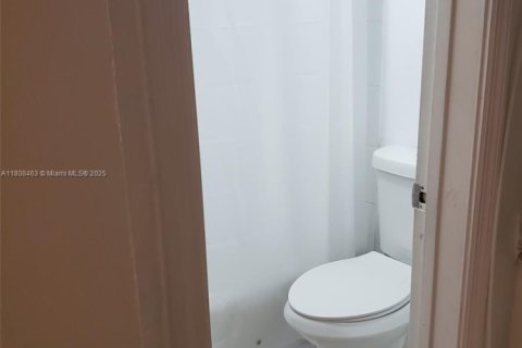 Condominio en alquiler en Miami, Florida, 1 dormitorio, 46.08 m2 № 1748049 - foto 12
