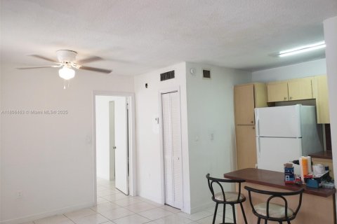 Condominio en alquiler en Miami, Florida, 1 dormitorio, 46.08 m2 № 1748049 - foto 4