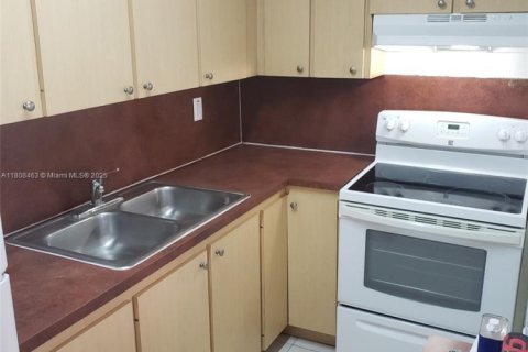 Condominio en alquiler en Miami, Florida, 1 dormitorio, 46.08 m2 № 1748049 - foto 2