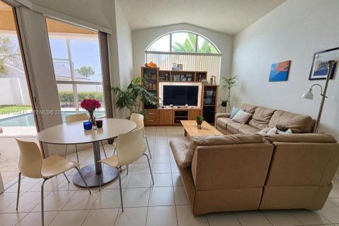 Villa ou maison à vendre à Pembroke Pines, Floride: 4 chambres, 185.06 m2 № 2416042 - photo 9