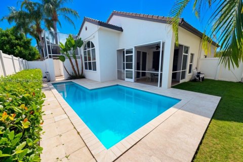 Villa ou maison à vendre à Pembroke Pines, Floride: 4 chambres, 185.06 m2 № 2416042 - photo 16