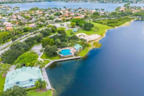 Villa ou maison à vendre à Pembroke Pines, Floride: 4 chambres, 185.06 m2 № 2416042 - photo 30
