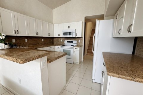 Villa ou maison à vendre à Pembroke Pines, Floride: 4 chambres, 185.06 m2 № 2416042 - photo 11