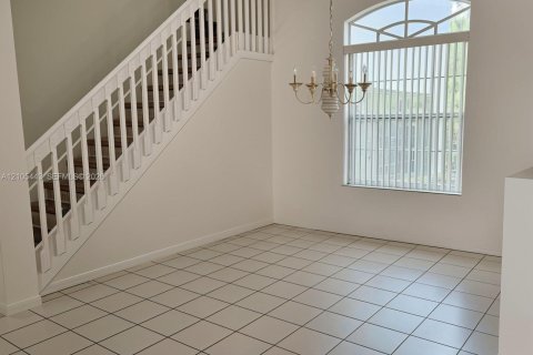Villa ou maison à vendre à Pembroke Pines, Floride: 4 chambres, 185.06 m2 № 2416042 - photo 6