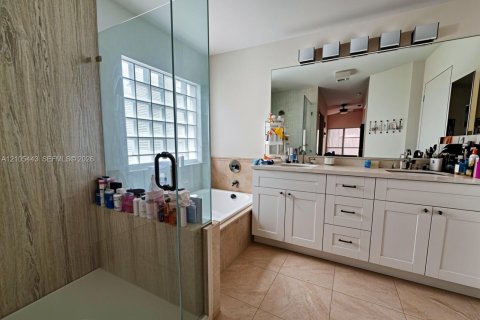 Villa ou maison à vendre à Pembroke Pines, Floride: 4 chambres, 185.06 m2 № 2416042 - photo 21