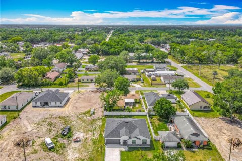 House in Sanford, Florida 4 bedrooms, 190.64 sq.m. № 1737136 - photo 12