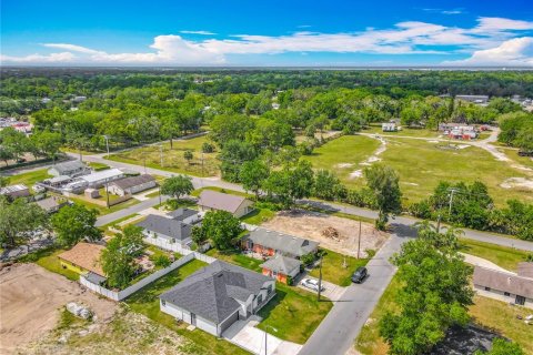House in Sanford, Florida 4 bedrooms, 190.64 sq.m. № 1737136 - photo 11