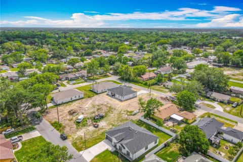 House in Sanford, Florida 4 bedrooms, 190.64 sq.m. № 1737136 - photo 15