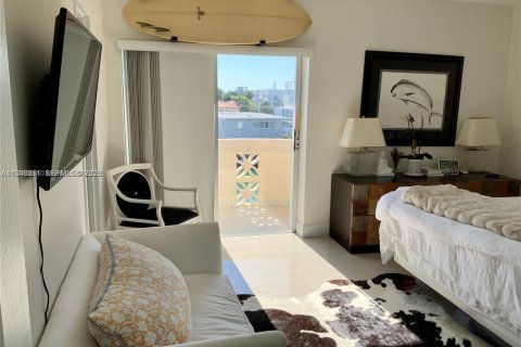Condo in Miami Beach, Florida, 1 bedroom  № 2005117 - photo 27