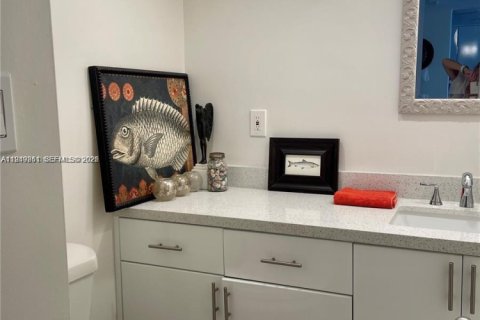 Condo in Miami Beach, Florida, 1 bedroom  № 2005117 - photo 10