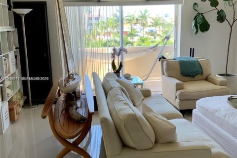 Condo in Miami Beach, Florida, 1 bedroom  № 2005117 - photo 19