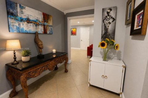 Villa ou maison à louer à Hollywood, Floride: 3 chambres, 92.9 m2 № 2181650 - photo 2