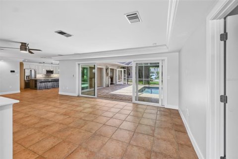 House in Sarasota, Florida 3 bedrooms, 229.93 sq.m. № 2156910 - photo 2