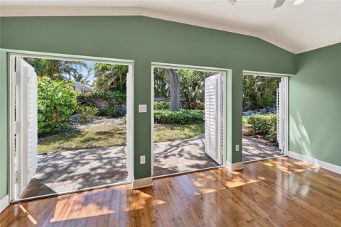 House in Sarasota, Florida 3 bedrooms, 229.93 sq.m. № 2156910 - photo 18