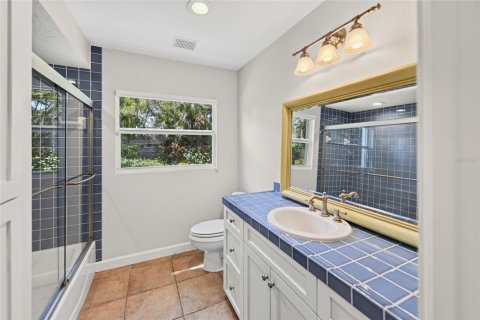 House in Sarasota, Florida 3 bedrooms, 229.93 sq.m. № 2156910 - photo 16