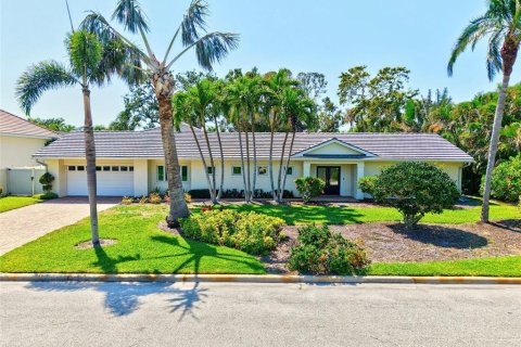 House in Sarasota, Florida 3 bedrooms, 229.93 sq.m. № 2156910 - photo 27