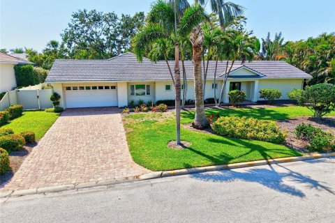 House in Sarasota, Florida 3 bedrooms, 229.93 sq.m. № 2156910 - photo 1