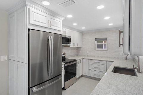 Villa ou maison à louer à New Port Richey, Floride: 3 chambres, 172.98 m2 № 2386087 - photo 12