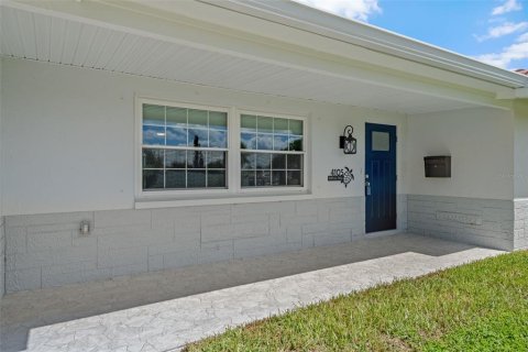 Villa ou maison à louer à New Port Richey, Floride: 3 chambres, 172.98 m2 № 2386087 - photo 4