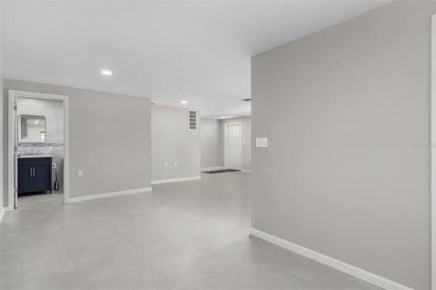 Villa ou maison à louer à New Port Richey, Floride: 3 chambres, 172.98 m2 № 2386087 - photo 11