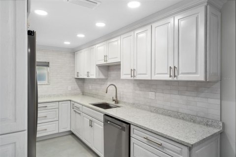 Villa ou maison à louer à New Port Richey, Floride: 3 chambres, 172.98 m2 № 2386087 - photo 14