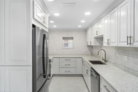 Villa ou maison à louer à New Port Richey, Floride: 3 chambres, 172.98 m2 № 2386087 - photo 13