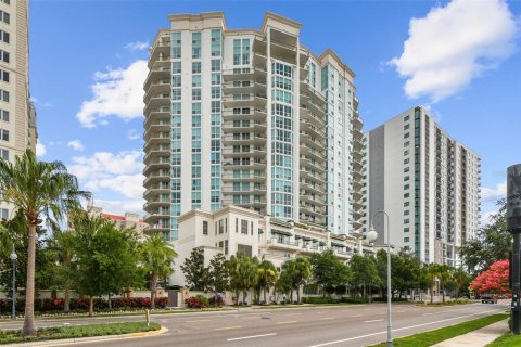 Condo in Tampa, Florida, 3 bedrooms  № 1824363 - photo 1