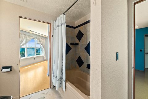 Casa en venta en Palm Coast, Florida, 5 dormitorios, 338.07 m2 № 1909013 - foto 8