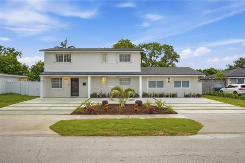 Villa ou maison à Miami, Floride 5 chambres, 232.53 m2 № 2365954