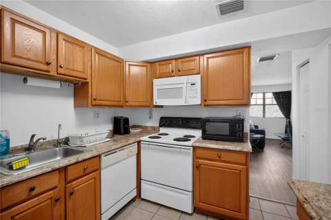 Copropriété à vendre à Tampa, Floride: 2 chambres, 83.52 m2 № 2210330 - photo 8