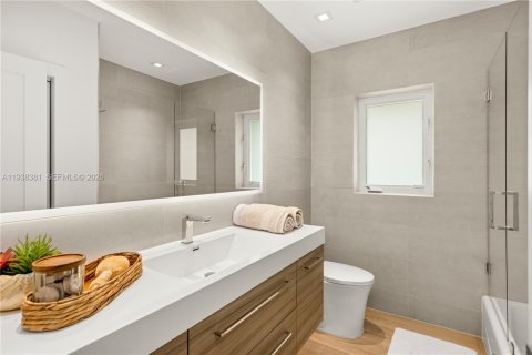 Купить виллу или дом в Корал-Гейблс, Флорида 3 спальни, 224.73м2, № 1996163 - фото 17
