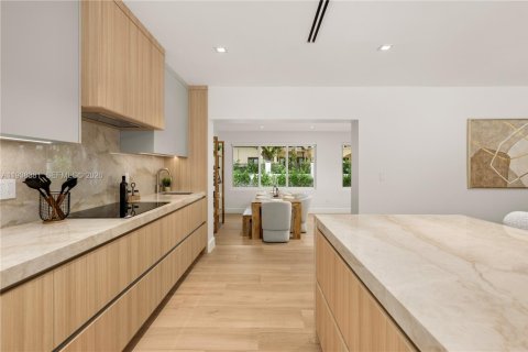 Купить виллу или дом в Корал-Гейблс, Флорида 3 спальни, 224.73м2, № 1996163 - фото 8