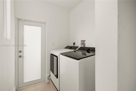 Купить виллу или дом в Корал-Гейблс, Флорида 3 спальни, 224.73м2, № 1996163 - фото 22