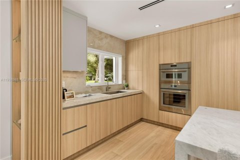 Купить виллу или дом в Корал-Гейблс, Флорида 3 спальни, 224.73м2, № 1996163 - фото 4