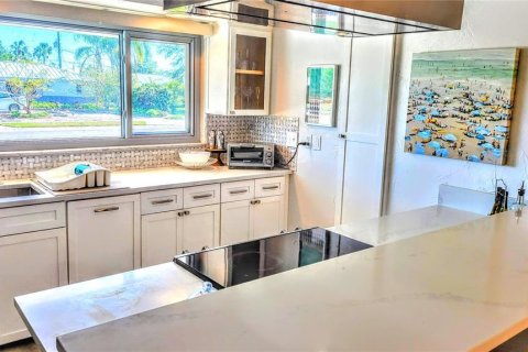 House in Sarasota, Florida 3 bedrooms, 140.75 sq.m. № 1841990 - photo 8