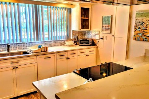 House in Sarasota, Florida 3 bedrooms, 140.75 sq.m. № 1841990 - photo 16