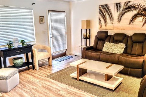 House in Sarasota, Florida 3 bedrooms, 140.75 sq.m. № 1841990 - photo 11