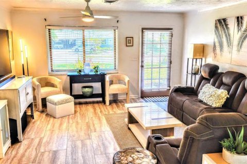 House in Sarasota, Florida 3 bedrooms, 140.75 sq.m. № 1841990 - photo 6
