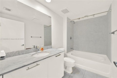 Copropriété à vendre à Miami, Floride: 1 chambre, 64.29 m2 № 2021897 - photo 18