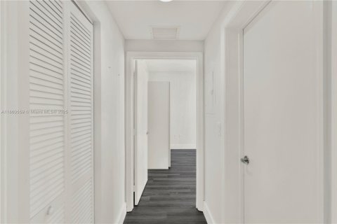Copropriété à vendre à Miami, Floride: 1 chambre, 64.29 m2 № 2021897 - photo 15
